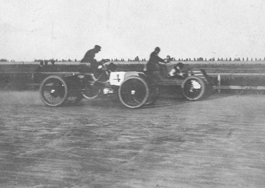 Henry Ford defeats Alexander Winton.jpg