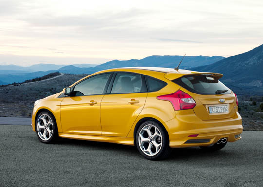 Ford_Focus_ST_03.jpg