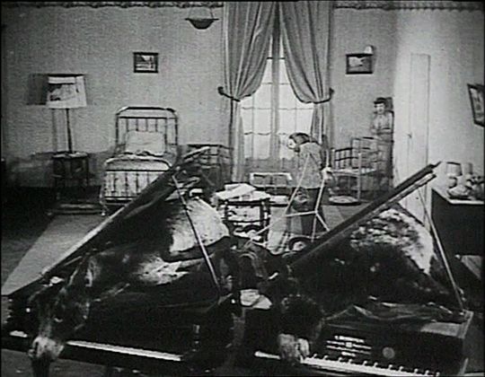 Кадр из фильма Луиса Бунюэля «Андалузский пёс»